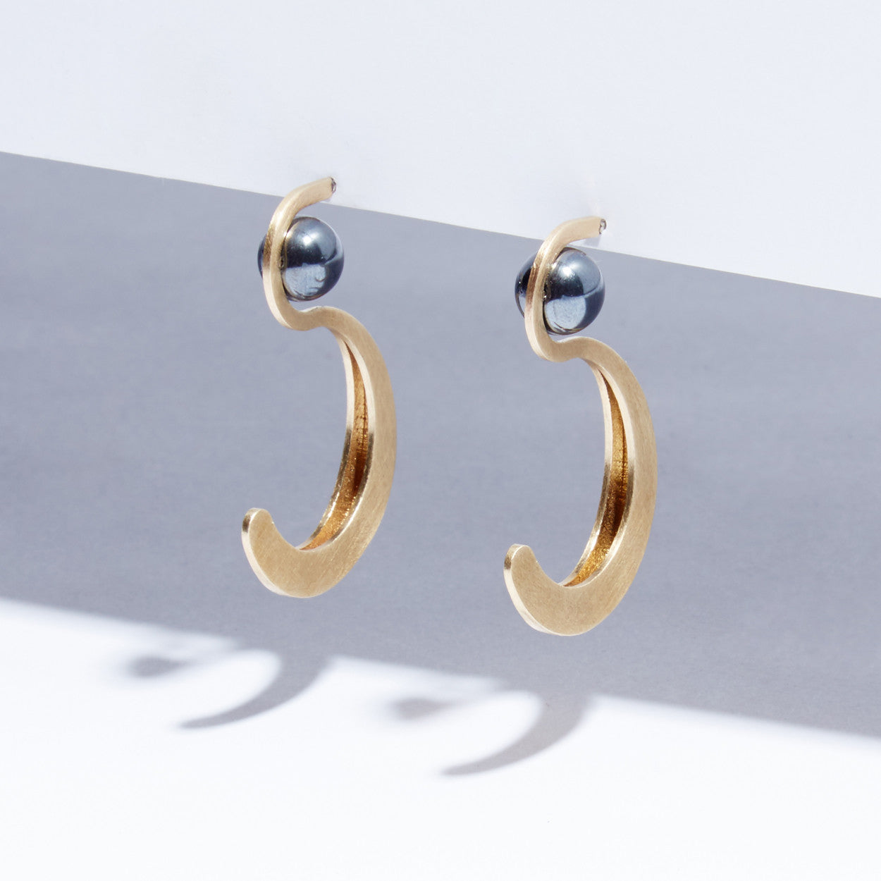 Metalepsis Yuyu Earrings - brass