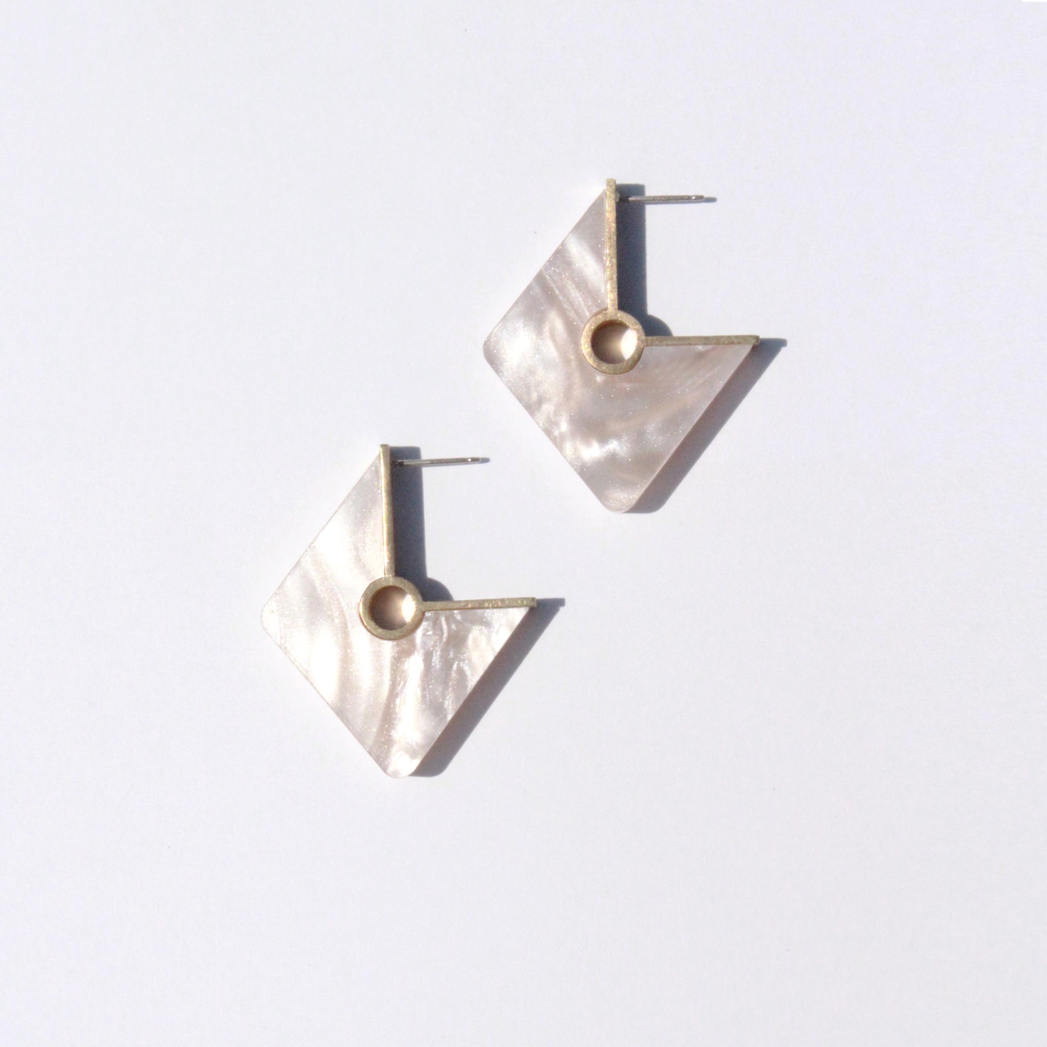 Metalepsis Projects NeoNeo Rhombi Earrings Pearlescent Ivory